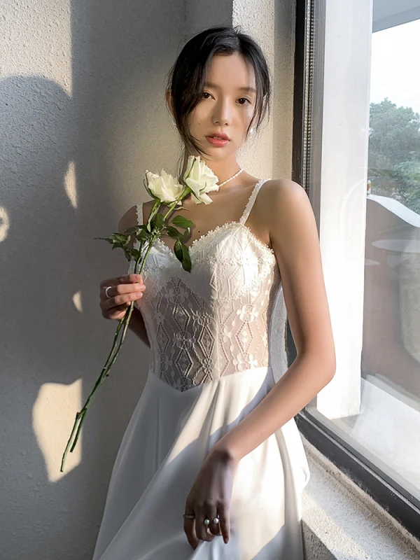 Schlicht Ivory / Creme Spitze Blumen Strand Brautkleider / Hochzeitskleider 2021 A Linie Spaghettiträger Ärmellos Rückenfreies Wadenlang Hochzeit