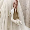 Elegante Ivory / Creme Satin Perle Strass Brautschuhe 2021 10 cm Stilettos Spitzschuh Hochzeit Pumps Hochhackige