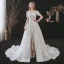 Charmant Ivory / Creme Gespaltete Front Brautkleider / Hochzeitskleider 2021 A Linie Rundhalsausschnitt Perlenstickerei Spitze Blumen Stoffgürtel Kurze Ärmel Rückenfreies Hochzeit Königliche Schleppe