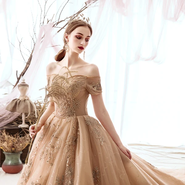 Luxe Champagne Robe De Mariée 2019 Princesse De l'épaule Perlage Paillettes En Dentelle Fleur Manches Courtes Dos Nu Royal Train
