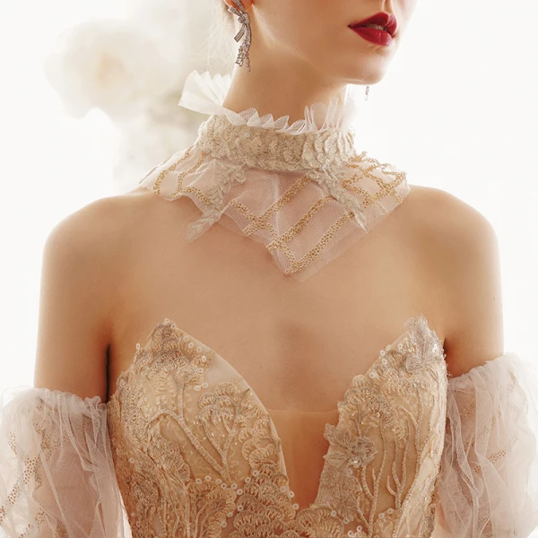 Charmant Champagne Robe De Mariée 2019 Princesse Amoureux Perlage En Dentelle Fleur Paillettes Sans Manches Dos Nu Cathedral Train