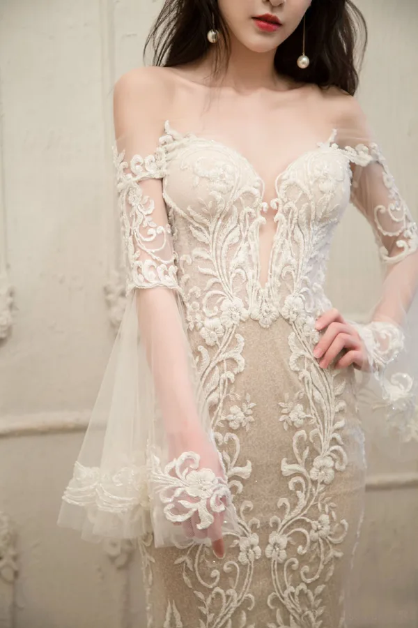 Sexy Champagne Wedding Dresses 2019 Trumpet / Mermaid Off-The-Shoulder Lace Flower Glitter Tulle Long Sleeve Backless Cathedral Train