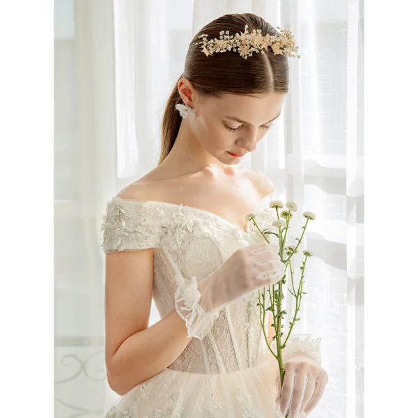Élégant Champagne Robe De Mariée 2019 Princesse De l'épaule Perlage Paillettes En Dentelle Fleur Manches Courtes Cathedral Train