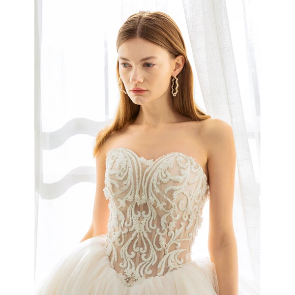 Modern / Fashion Champagne Wedding Dresses 2019 Ball Gown Strapless Lace Beading Sleeveless Backless Cathedral Train Wedding