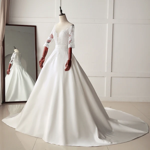 Classique Ivoire Robe De Mariée 2019 Princesse Encolure Dégagée En Dentelle Fleur 1/2 Manches Chapel Train
