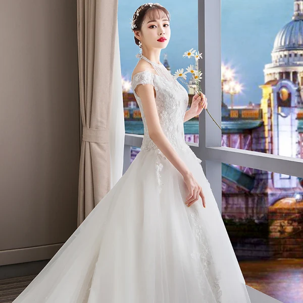Schöne Ivory / Creme Brautkleider / Hochzeitskleider 2019 A Linie Neckholder Perlenstickerei Perle Pailletten Applikationen Spitze Blumen Kurze Ärmel Rückenfreies Kathedrale Schleppe