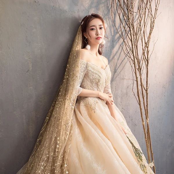 Charmant Champagne Robe De Mariée 2019 Princesse De l'épaule Perlage Cristal Perle Paillettes En Dentelle Fleur 1/2 Manches Dos Nu Cathedral Train
