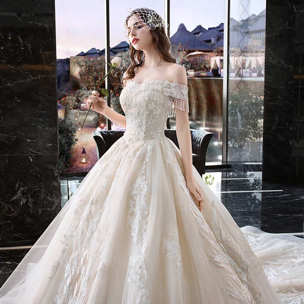 Flotte Ivory Brudekjoler 2019 Prinsesse Off-The-Shoulder Applikationsbroderi Med Blonder Blomsten Perle Beading Tassel Kort Ærme Halterneck Cathedral Train