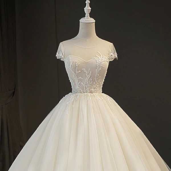 Élégant Champagne Robe De Mariée 2018 Robe Boule En Dentelle Fleur Encolure Dégagée Dos Nu Sans Manches Royal Train Mariage