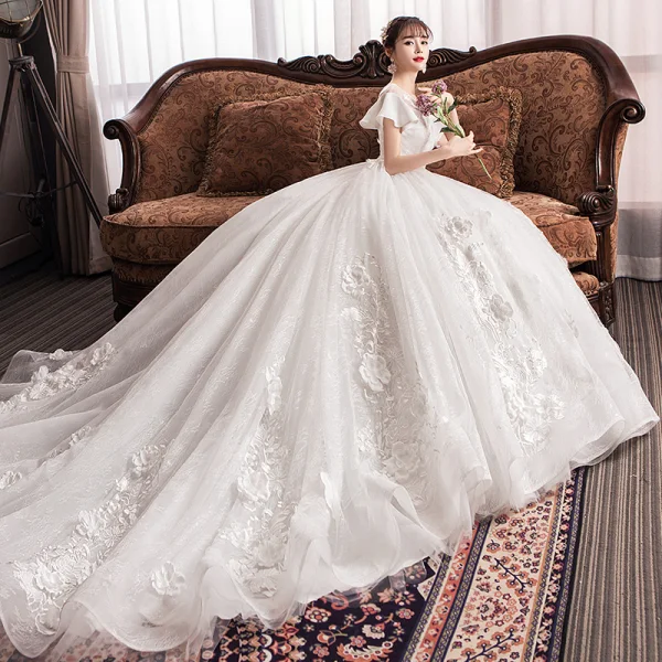 Elegant Ivory Empire Pregnant Wedding Dresses 2019 Scoop Neck Appliques Lace Flower Bell sleeves Backless Cathedral Train