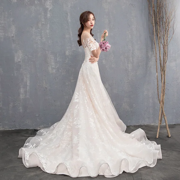 Élégant Champagne Robe De Mariée 2018 Princesse En Dentelle Appliques Encolure Dégagée Dos Nu Manches Courtes Chapel Train Mariage