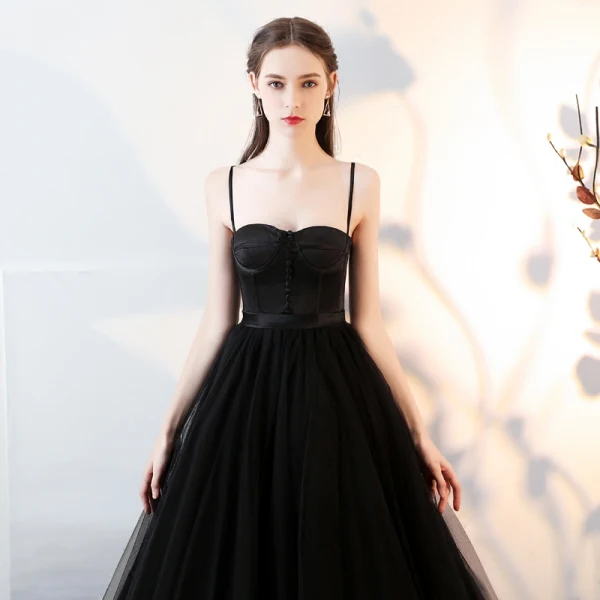Elegante Schwarz Ballkleider 2018 A Linie Spaghettiträger Rückenfreies Ärmellos Sweep / Pinsel Zug Festliche Kleider