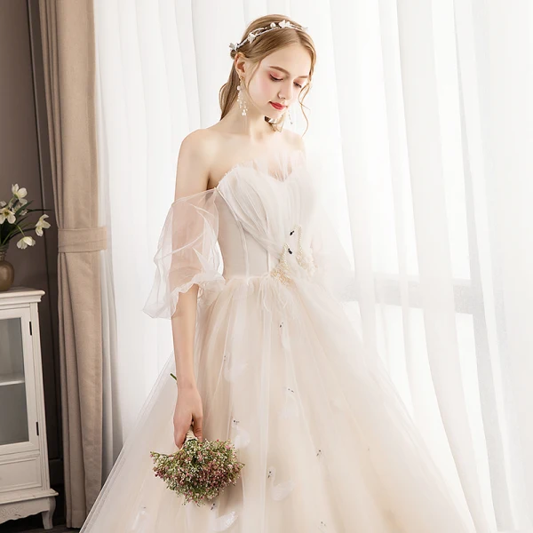 Eleganta Champagne Bröllopsklänningar 2019 Prinsessa Axelbandslös Beading Pärla Spets Korta ärm Halterneck Domstol Tåg