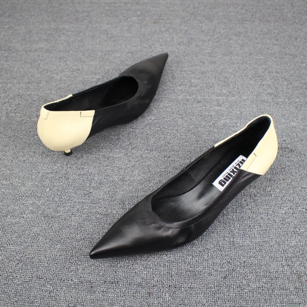 Modest / Simple White Casual Pumps 2019 Leather 4 cm Stiletto Heels Low Heel Pointed Toe Pumps