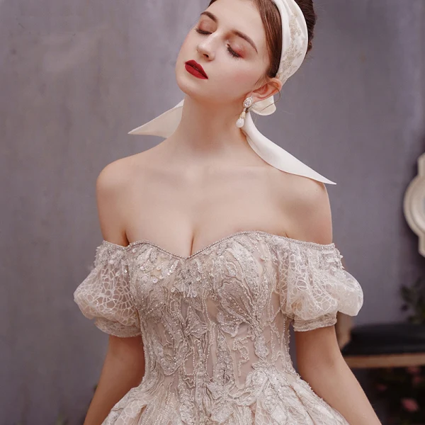Charmant Champagner Brautkleider / Hochzeitskleider 2019 A Linie Off Shoulder Perlenstickerei Kristall Pailletten Perle Ärmellos Rückenfreies Königliche Schleppe