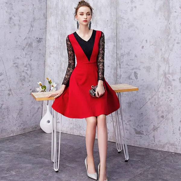Chic / Beautiful Black Burgundy Homecoming Graduation Dresses 2019 A-Line / Princess V-Neck Lace Flower 3/4 Sleeve Knee-Length Formal Dresses
