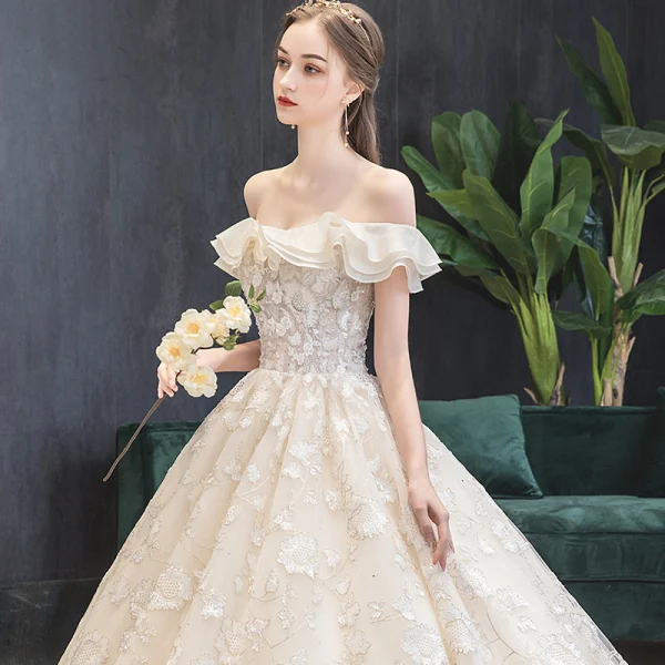 Luxe Champagne Robe De Mariée 2019 Princesse De l'épaule Perlage Perle Paillettes En Dentelle Fleur Manches Courtes Dos Nu Cathedral Train