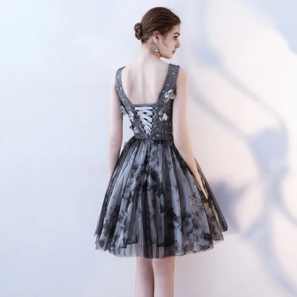 Chic / Belle Gris Robe De Cocktail 2019 Princesse V-Cou Paillettes Appliques Cristal En Dentelle Fleur Courte Sans Manches Dos Nu Robe De Ceremonie