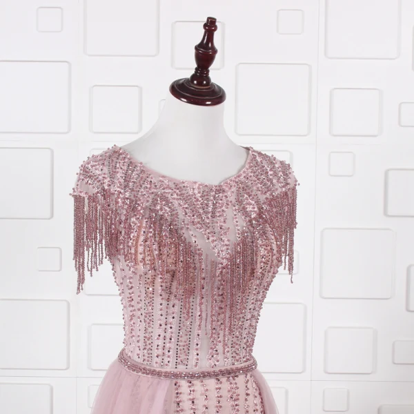 Luxe Rougissant Rose Fait main Cristal Robe De Ceremonie 2019 Princesse Encolure Dégagée Perlage T-Strap Faux Diamant Manches Courtes Train De Balayage Robe De Soirée