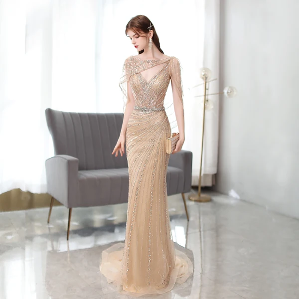 Haut de Gamme Champagne Fait main Perlage Faux Diamant Robe De Soirée 2021 Trompette / Sirène V-Cou Sans Manches Dos Nu Train De Balayage Robe De Ceremonie