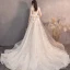 Élégant Champagne Robe De Mariée 2019 Princesse V-Cou Perlage Paillettes En Dentelle Fleur Sans Manches Dos Nu Noeud Chapel Train