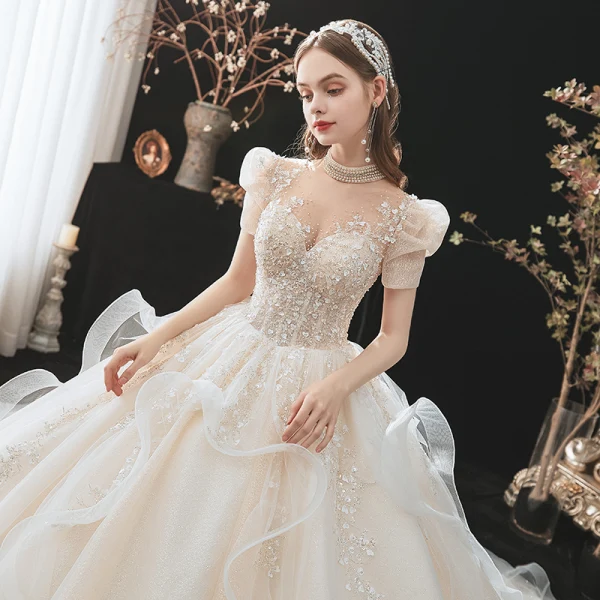 Fantastisk Champagne Bröllopsklänningar 2021 Balklänning Urringning Beading Paljetter Appliqués Korta ärm Halterneck Royal Train Bröllop