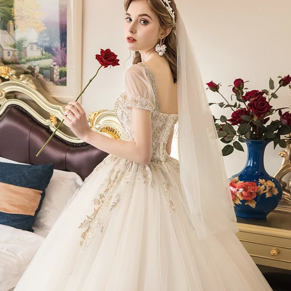 Élégant Champagne Robe De Mariée 2019 Robe Boule Encolure Carrée Perlage Paillettes En Dentelle Fleur Manches Courtes Dos Nu Train De Balayage
