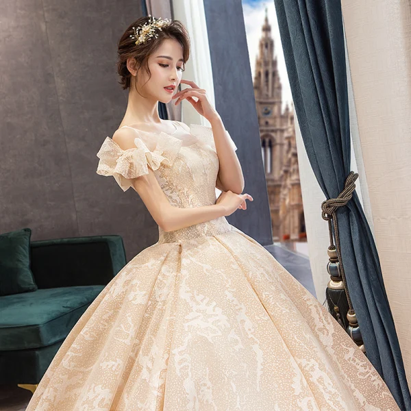 Luxe Champagne Robe De Mariée 2019 Robe Boule Encolure Dégagée Noeud En Dentelle Fleur Manches Courtes Dos Nu Royal Train