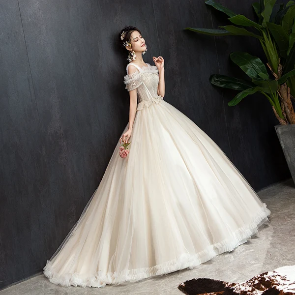 Élégant Champagne Robe De Mariée 2019 Robe Boule Volants Encolure Carrée Perlage Paillettes Manches Courtes Dos Nu Tribunal Train