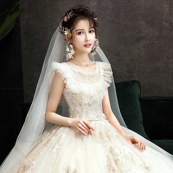 Audrey Hepburn Style Champagne Wedding Dresses 2019 A-Line / Princess Ruffle Scoop Neck Beading Lace Flower Sleeveless Backless Floor-Length / Long