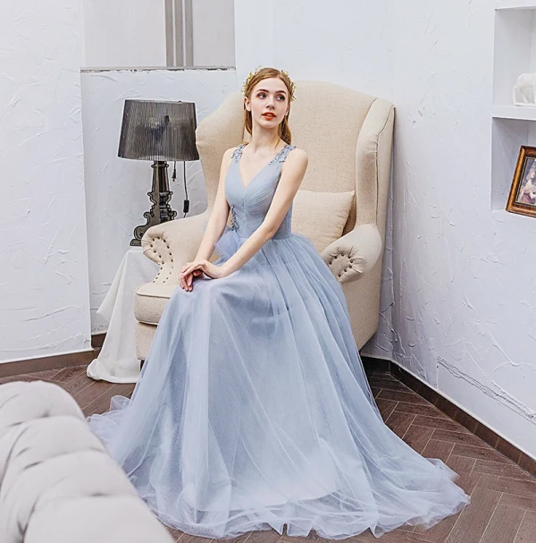 Élégant Gris Robe De Bal 2019 Princesse V-Cou En Dentelle Fleur Noeud Sans Manches Dos Nu Longue Robe De Ceremonie