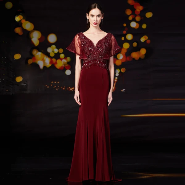 Luxe Bordeaux Robe De Soirée 2019 Princesse V-Cou Perlage Faux Diamant Cristal Perle Paillettes Manches Courtes Dos Nu Train De Balayage Robe De Ceremonie