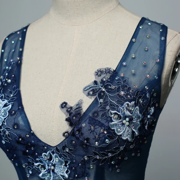 Sexy Marineblau Durchsichtige Abendkleider 2019 Meerjungfrau V-Ausschnitt Perle Strass Spitze Blumen Ärmellos Rückenfreies Sweep / Pinsel Zug Festliche Kleider