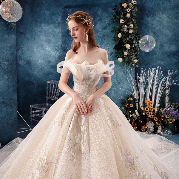 Luxe Champagne Robe De Mariée 2019 Robe Boule De l'épaule Perlage Paillettes En Dentelle Fleur Sans Manches Dos Nu Royal Train