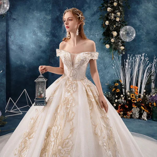 Stilig Champagne Bröllopsklänningar 2019 Prinsessa Av Axeln Beading Rhinestone Paljetter Spets Blomma Korta ärm Halterneck Royal Train