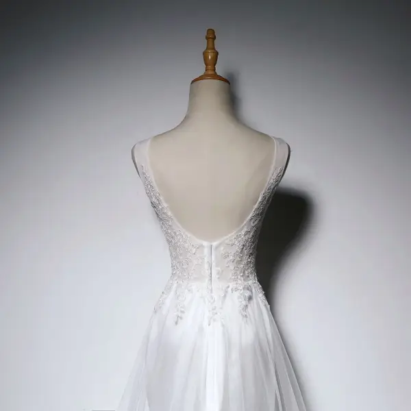 Elegant White Wedding Dresses 2018 A-Line / Princess Lace Appliques See-through Scoop Neck Backless Sleeveless Floor-Length / Long Wedding