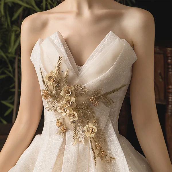 Edles Champagner Brautkleider / Hochzeitskleider 2019 A Linie Bandeau Applikationen Perle Pailletten Spitze Blumen Ärmellos Rückenfreies Fallende Rüsche Königliche Schleppe