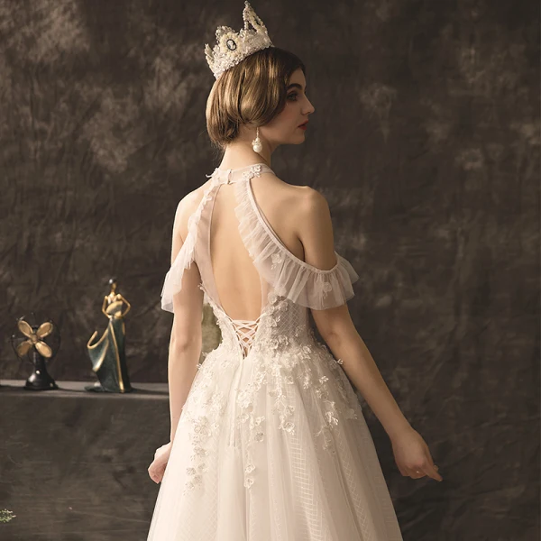Charmant Ivory / Creme Brautkleider / Hochzeitskleider 2019 A Linie Neckholder Perlenstickerei Pailletten Spitze Blumen Ärmellos Rückenfreies Hof-Schleppe