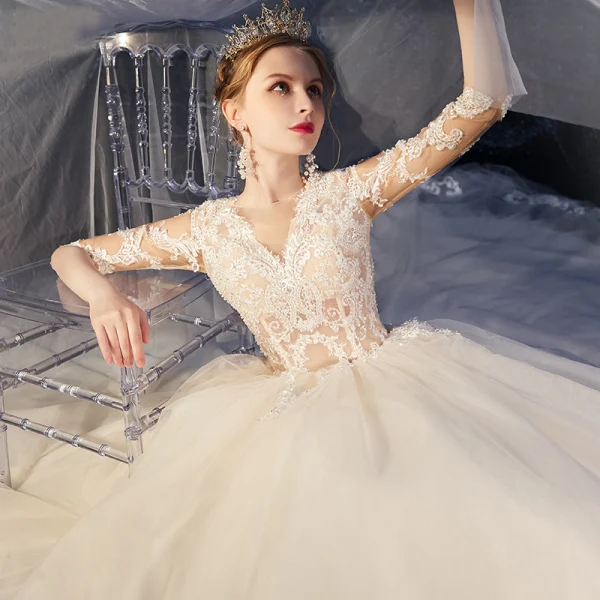 Charmant Champagne Robe De Mariée 2019 Robe Boule Encolure Dégagée Paillettes En Dentelle Fleur 1/2 Manches Cathedral Train