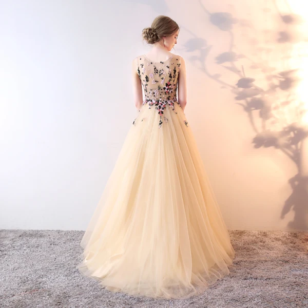 Élégant Champagne Robe De Soirée 2019 Princesse Encolure Dégagée Cristal Perle En Dentelle Fleur Sans Manches Train De Balayage Robe De Ceremonie