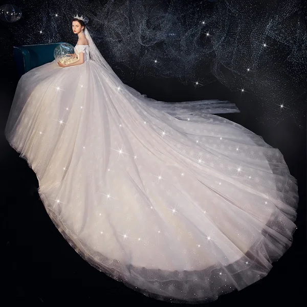 Charmant Ivoire Robe De Mariée 2019 Robe Boule De l'épaule Perlage Paillettes Manches Courtes Dos Nu Cathedral Train