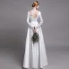Klassisch Weiß Strand Brautkleider / Hochzeitskleider 2019 A Linie V-Ausschnitt Spitze Blumen Lange Ärmel Rückenfreies Lange