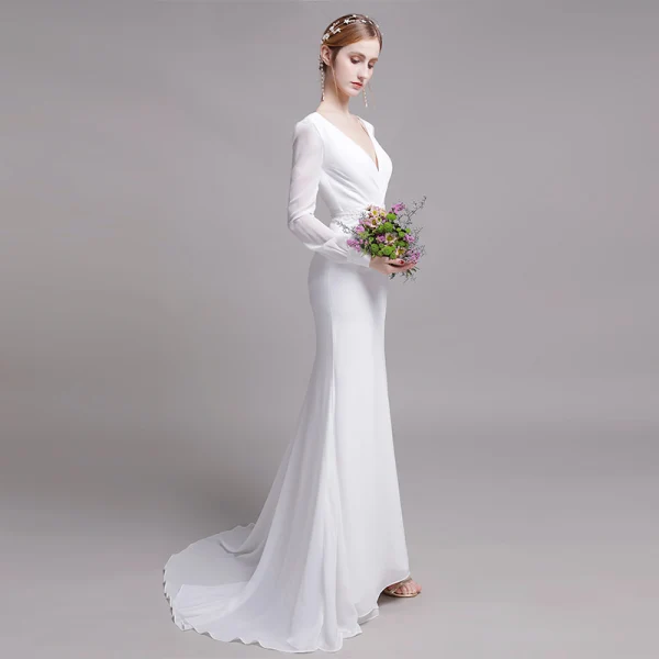 Charmant Couleur Unie Blanche Plage Robe De Mariée 2019 Trompette / Sirène V-Cou Perle En Dentelle Fleur Ceinture Manches Longues Dos Nu Train De Balayage