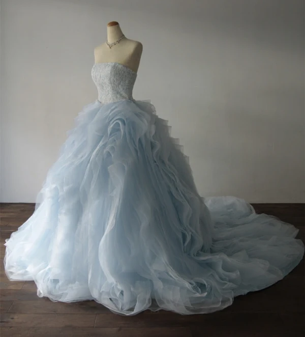 Elegante Himmelblau Ballkleider 2018 Ballkleid Mit Spitze Applikationen Bandeau Rückenfreies Fallende Rüsche Ärmellos Kapelle-Schleppe Festliche Kleider