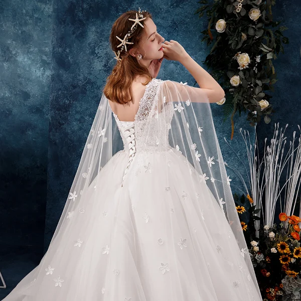 Charmant Ivoire Robe De Mariée 2019 Princesse V-Cou Perlage Paillettes Appliques Perle En Dentelle Fleur Sans Manches Dos Nu Watteau Train