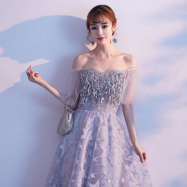 Charmant Silber Partykleider 2019 A Linie Off Shoulder Star Spitze Pailletten T-Riemen Kurze Ärmel Rückenfreies Knielang Festliche Kleider