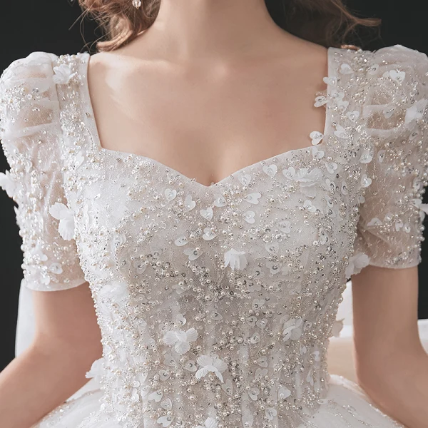 Edles Weiß Brautkleider / Hochzeitskleider 2021 Ballkleid Eckiger Ausschnitt Perlenstickerei Perle Pailletten Applikationen Kurze Ärmel Rückenfreies Schleife Königliche Schleppe Hochzeit