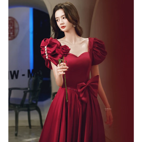Chic / Belle Bordeaux Cocktail Soirée Robe De Bal 2021 Satin Princesse Encolure Carrée Gonflée Manches Courtes Noeud Dos Nu Perle Faux Diamant Longue Robe De Ceremonie