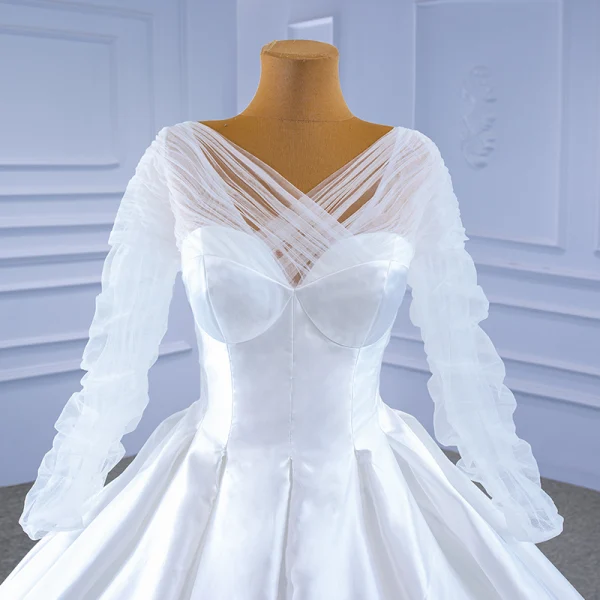 High-end Ivory Ball Gown Wedding Dresses 2021 V-Neck Long Sleeve Backless Chapel Train Wedding