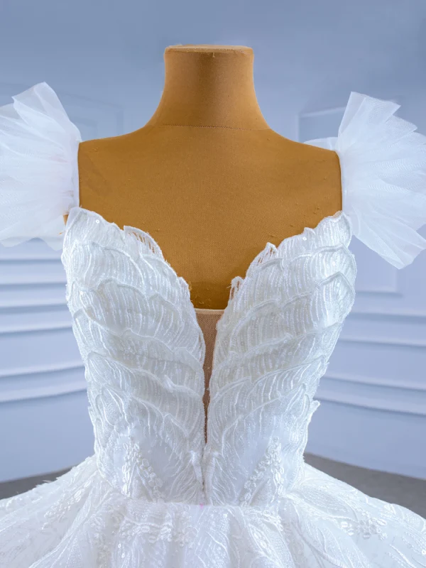 Luxus / Herrlich Weiß Plissee Spitze Blumen Brautkleider / Hochzeitskleider 2021 Ballkleid Eckiger Ausschnitt Perlenstickerei Pailletten Ärmellos Rückenfreies Kapelle-Schleppe Hochzeit